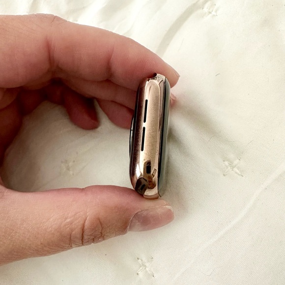 Apple Watch Series 4 with GPS + Cellular - Picture 5 of 10